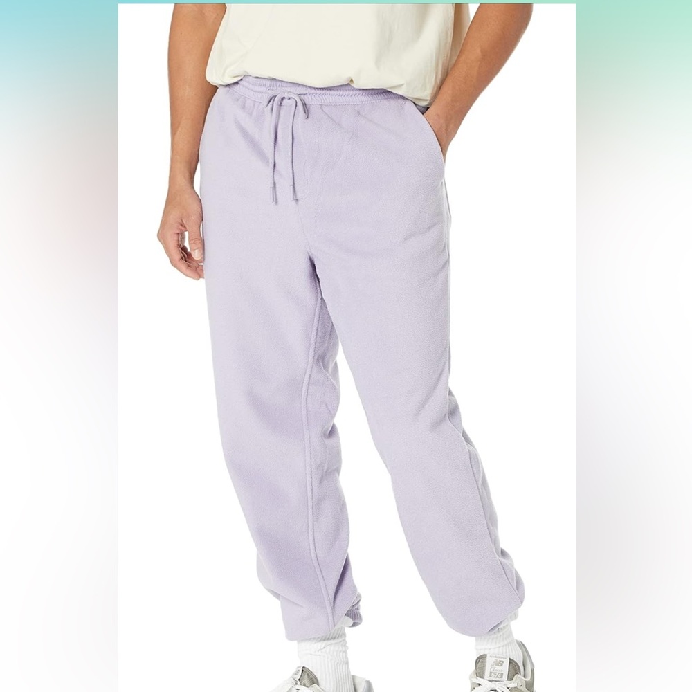 NWT Amazon, essentials men’s micro fleece Size L